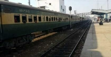 At least five injured as blast derails Jaffer Express in Balochistan&rsquo;s Sibi