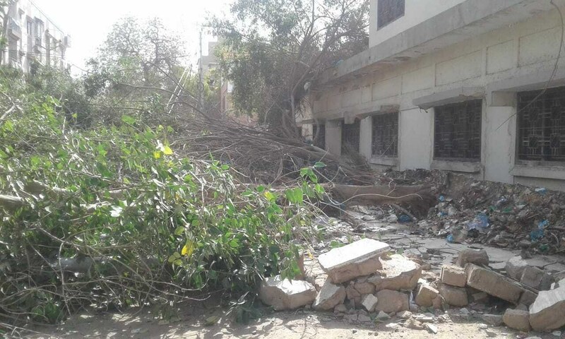 At least four dead as strong winds lash Karachi