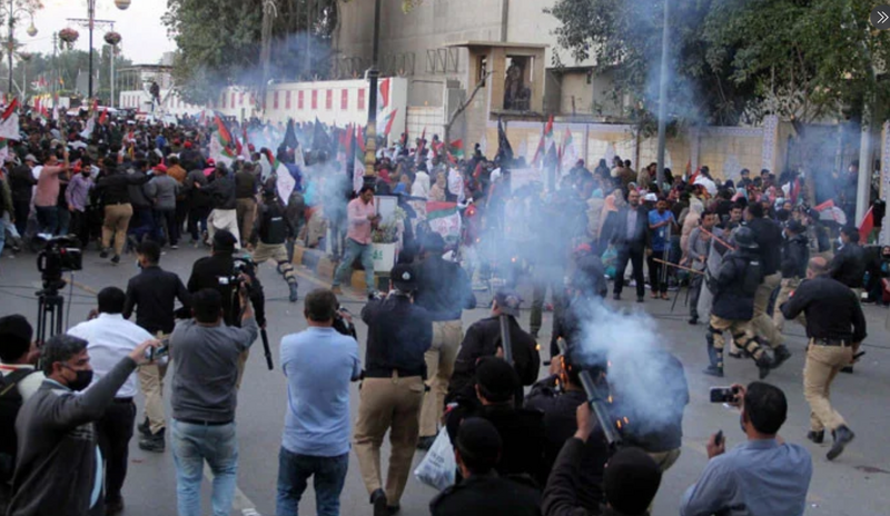 Twitter users call out Sindh govt for brutal treatment of MQM-P protestors in Karachi