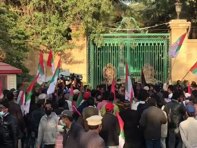 PM Imran takes notice of MQM-P activist's death as protest resumes in Karachi