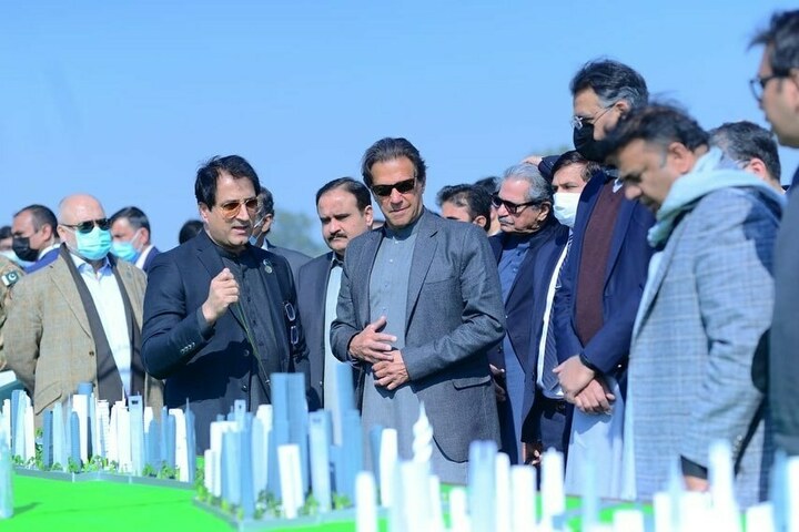 PM Imran firmly behind Ravi riverfront project as Punjab challenges LHC verdict
