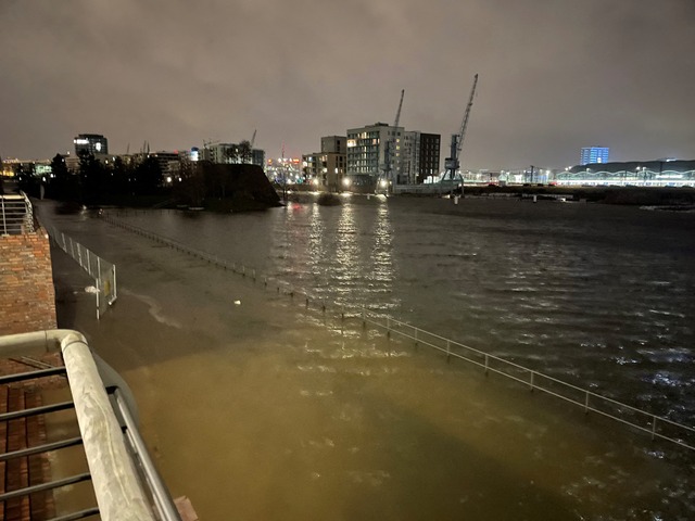 Storm sets off flood warnings in northern Germany