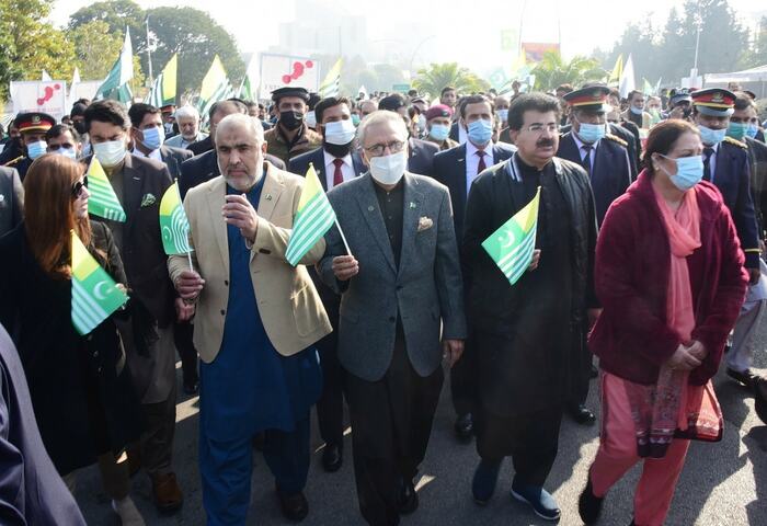 Nation observes Kashmir Solidarity Day as &lsquo;battle of hope&rsquo; continues