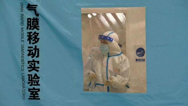 China locks down city of 3.5m near Vietnam border