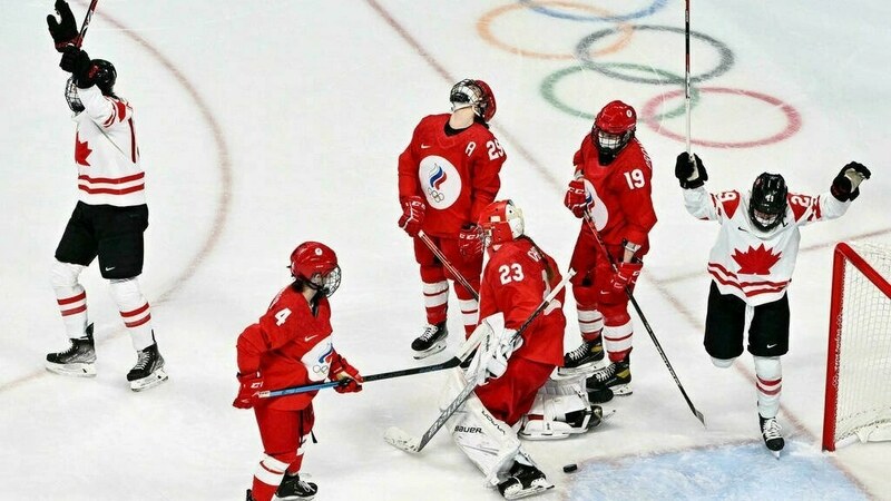 Olympic hockey players wear Covid face masks during match
