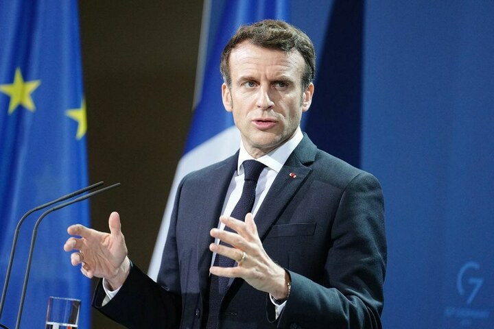 France's Macron calls for calm to resolve Ukraine crisis