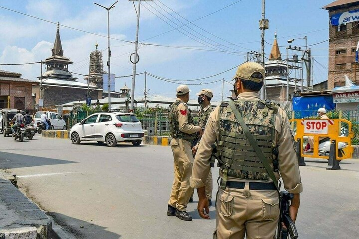 Policeman killed, 3 injured in grenade attack in IIOJK