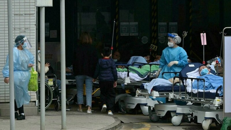 China helps virus-ravaged Hong Kong build isolation units