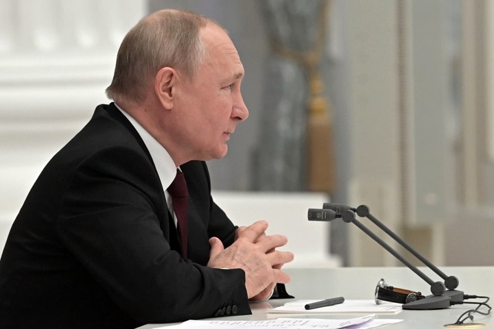 Putin to decide whether to recognise breakaway regions of Ukraine