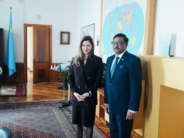 Pakistani envoy meets Ukraine official ahead of PM Imran's visit to Russia