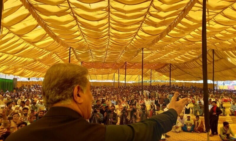 Qureshi slams Bilawal for lingering issues in PPP ruled Sindh