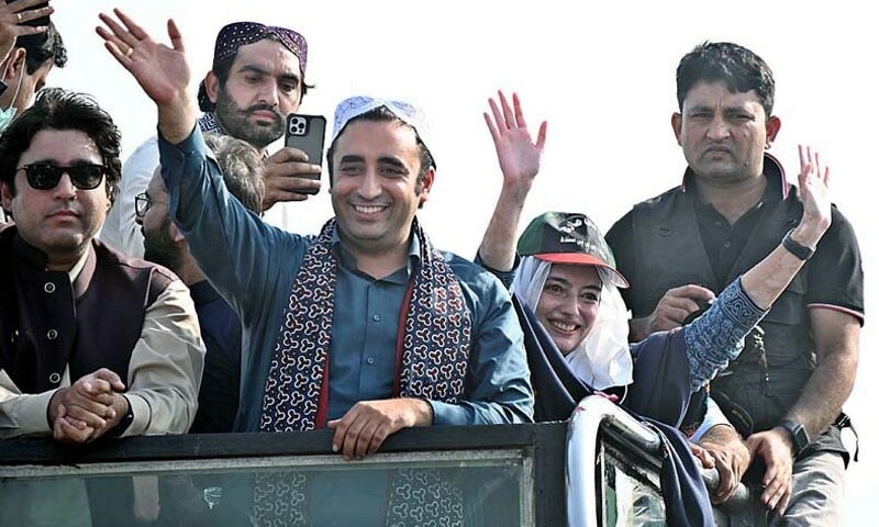 Bilawal mocks PM Imran's "lack of tolerance" of media criticism