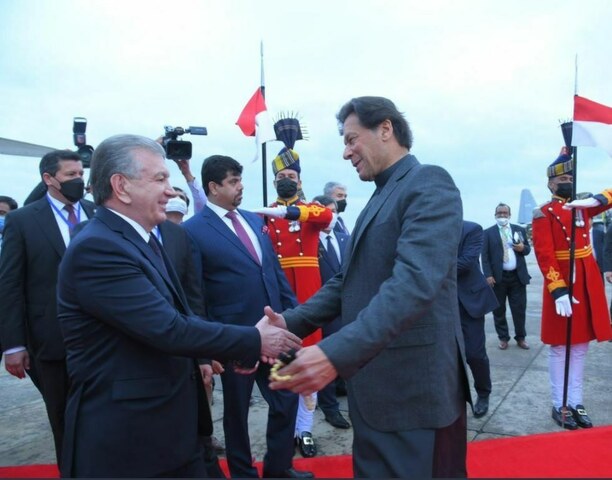 PM Imran recieves Uzbek President Shavkat Mirziyoyev at tarmac