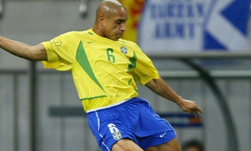 Brazil football great Carlos to play for English pub team