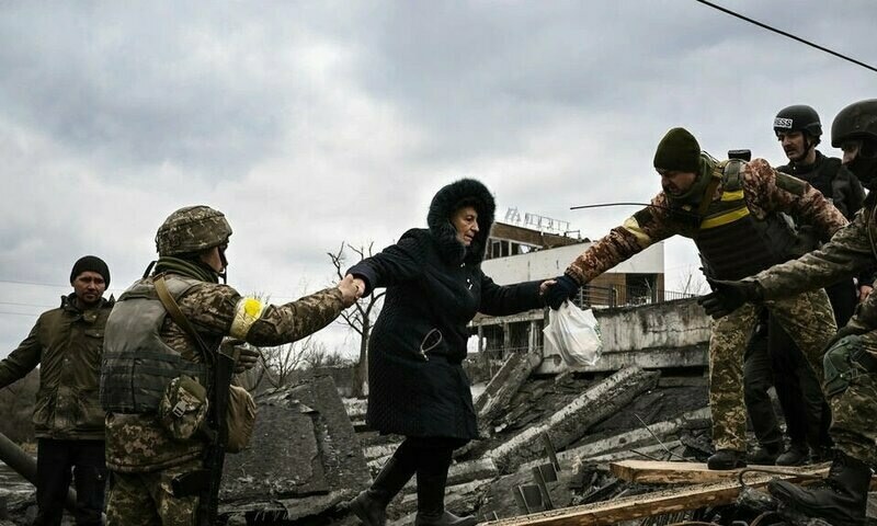 Putin threatens Ukraine 'statehood' as Moscow sanctions tighten