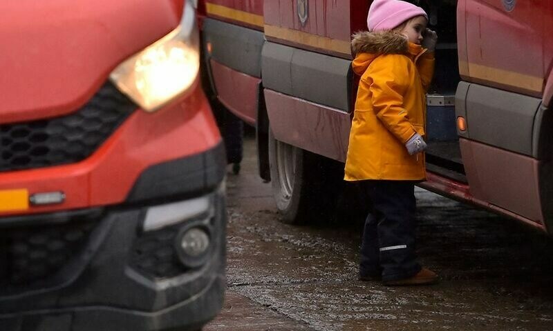 Fighting traps residents in Mariupol; Putin calls on Ukraine to surrender