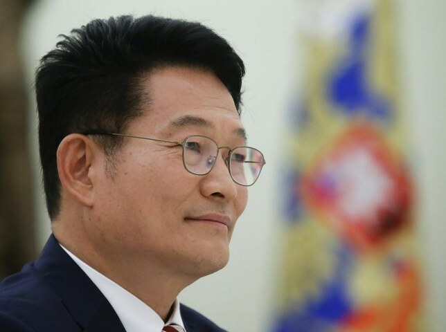 Leader of S Korea's ruling party attacked ahead of presidential election