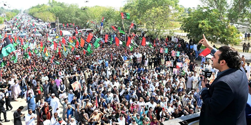 Bilawal issues 24-hour ultimatum to PM Imran to quit