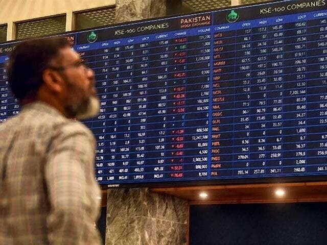 KSE-100 down 0.9% amid heightened political uncertainty