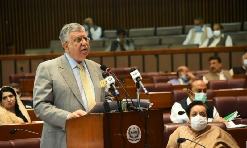 Govt trying to maintain balance among upper, middle, lower classes: Tarin