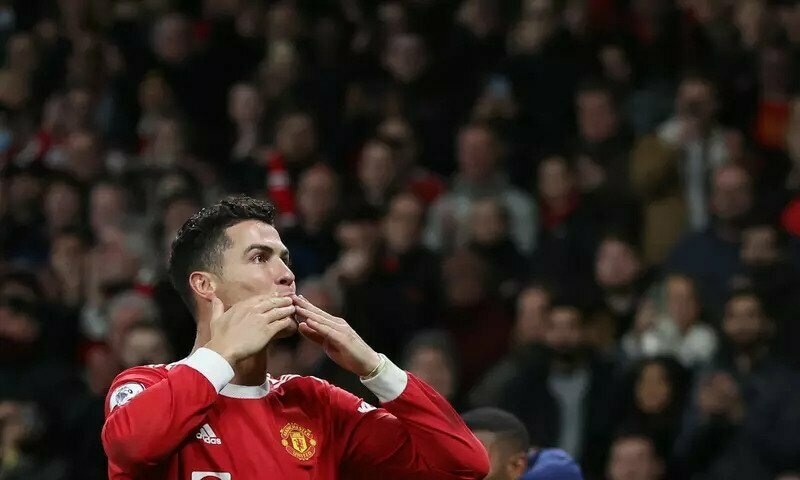 Ronaldo hat-trick sets all-time scoring record as Man Utd beat Spurs