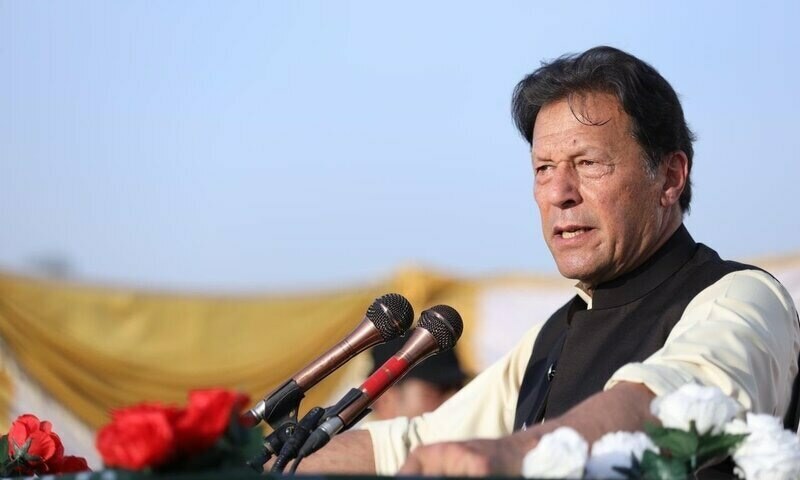 Corrupt people trying to buy conscience of lawmakers using &ldquo;looted&rdquo; money: PM Imran