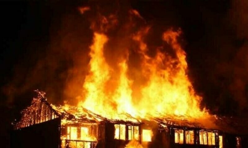 Five minor siblings burn to death in fire at Karachi's slum