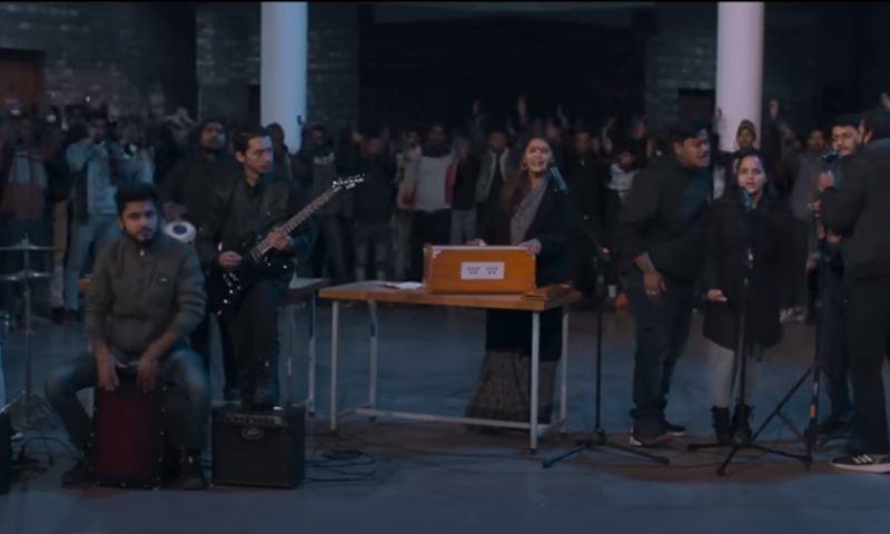 Has Zee Music Company used copyright version of Faiz's 'Hum Dekhengey'?