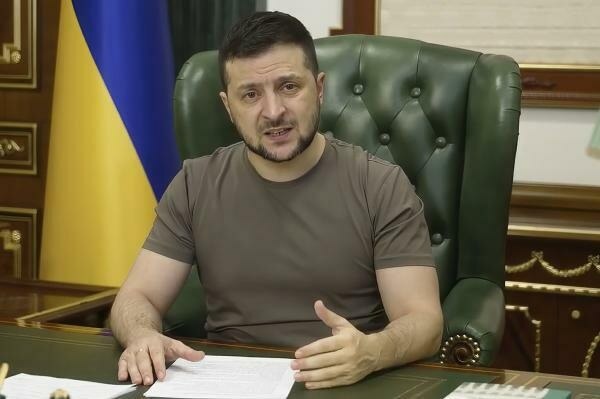 Ukraine's Zelensky rules out surrender, presses Putin for talks