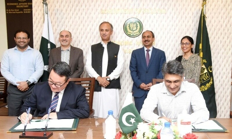 Pakistan, ADB sign worth $300m agreement to boost capital market