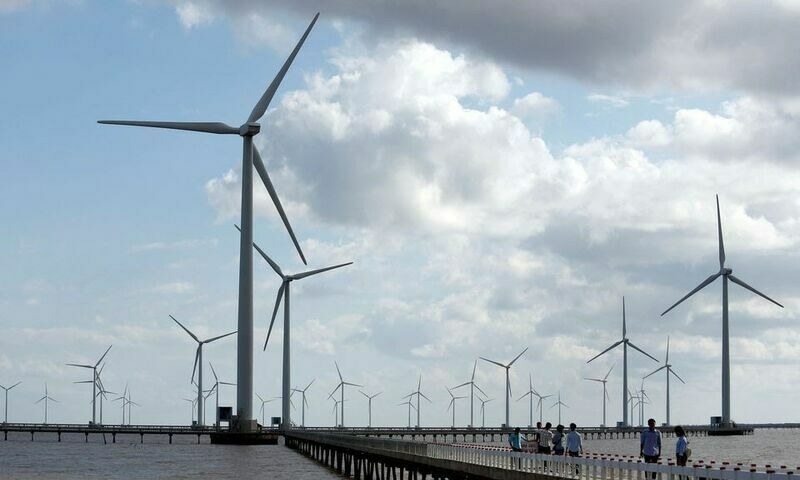 Global wind, solar growth on track to meet climate targets