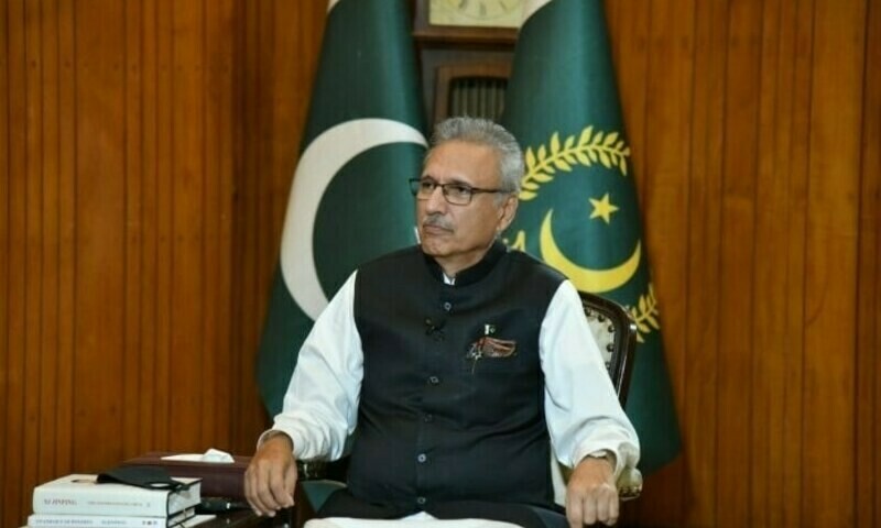 Alvi excuses himself from administering oath to new cabinet