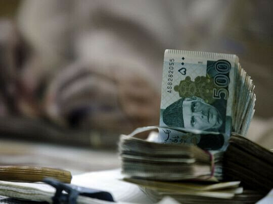 Rupee weakens for third straight session against US dollar