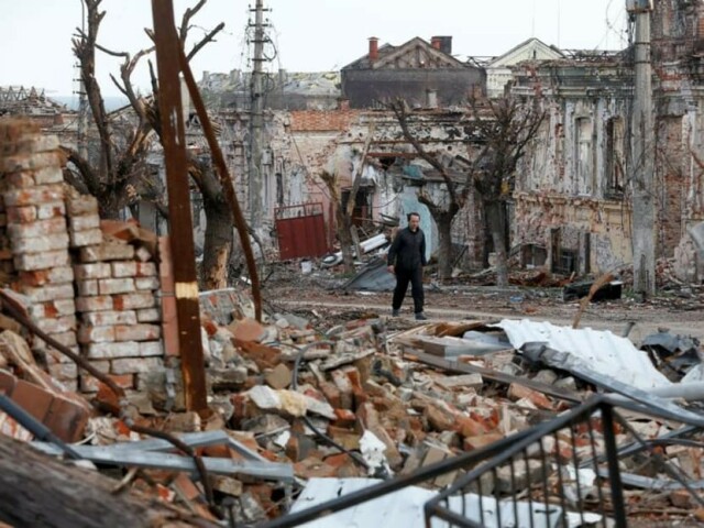 Russia renews assault on Mariupol, intensifies Luhansk bombardment, Ukraine says