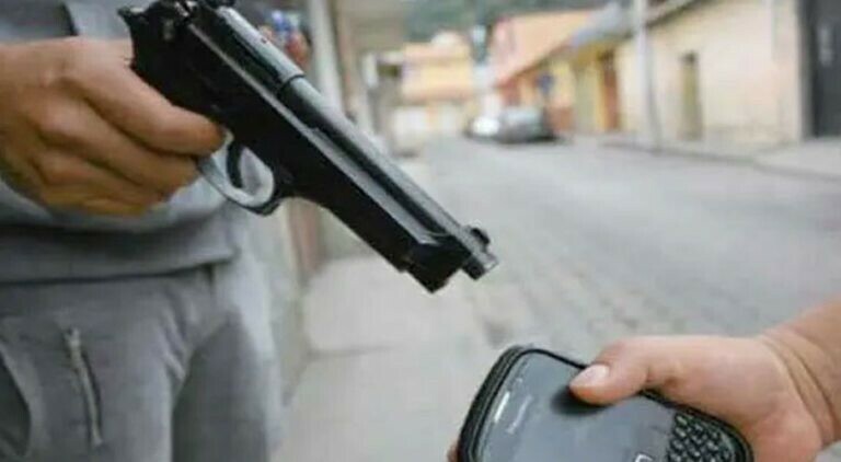 Karachi man runs over, kills two robbers who mugged him at gunpoint