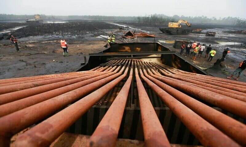 Explosion at Nigerian illegal oil refinery kills over 100