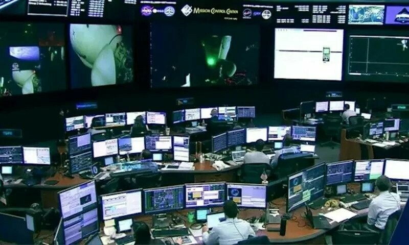 Crew of first private flight to ISS head back to Earth