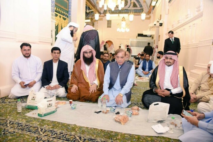 Pakistani pilgrims arrested for heckling, assaulting PM Shehbaz, delegation at Masjid-e-Nabwi