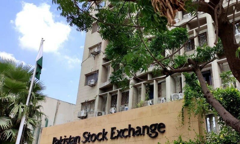 Political crisis leads to bloodbath at PSX, KSE index down 1,000 points