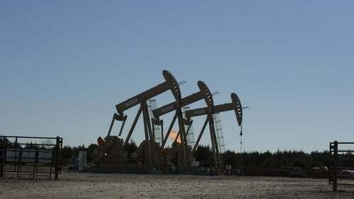 Oil extends rally as EU considers more Russia sanctions