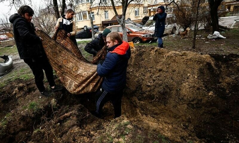 Russian forces pound key cities as West prepares new sanctions