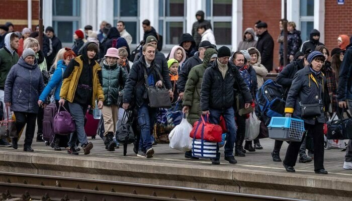 Ukraine warns of 'last chance' to flee as Russia prepares eastern attack