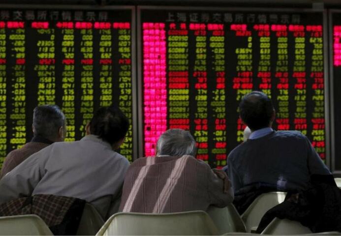 KSE-100 slips by 0.74% amid political turmoil