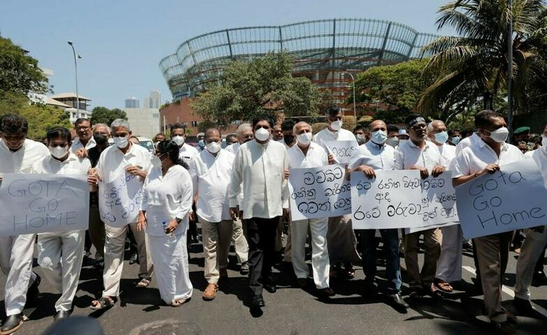 Sri Lanka opposition threatens no-confidence motion, industry warns of 'fall off precipice'