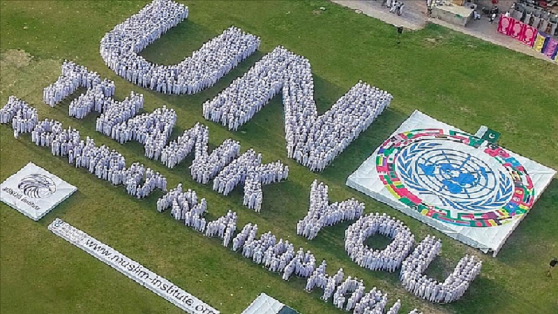 Thousands form human chain hailing UN designation of March 15 as anti-Islamophobia day