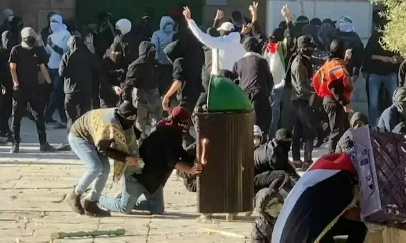 More than 150 hurt in Jerusalem clashes as religious festivals overlap