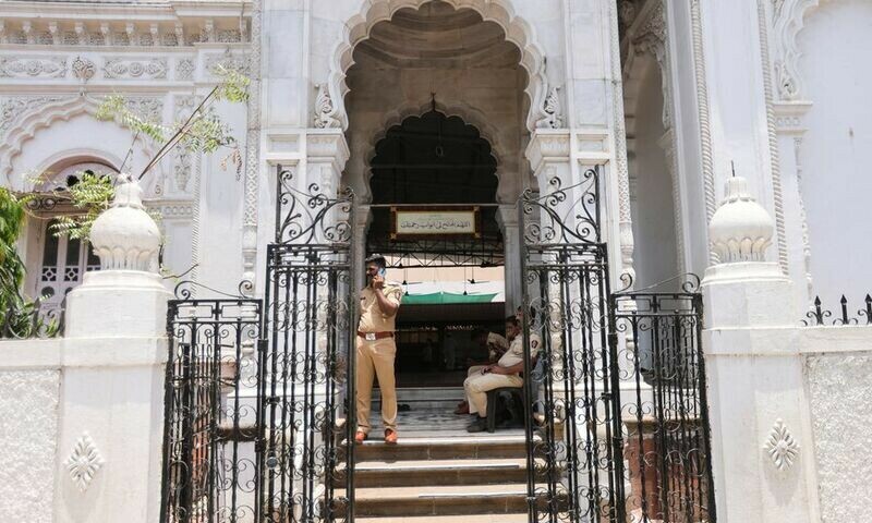 Hindus force Mumbai mosques to lower volume on Azaan