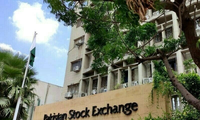 KSE-100 in a spiral, loses 1,500 points in intra-day trade amid uncertainty