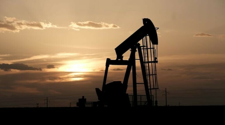 Oil prices tumble, weighed down by China lockdowns