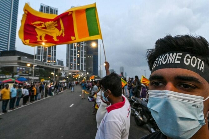 Sri Lanka economy will &lsquo;collapse&rsquo; if no new govt in 2 days: central bank